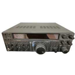 Yaesu FT-2000 HF/50 MHz...